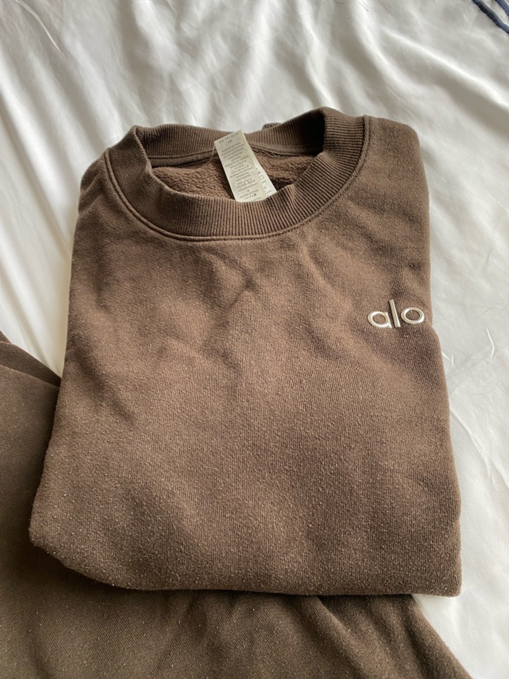 ALO Yoga Women’s Chocolate Brown Sweatpants & Crewneck Set - Picture 2 of 6